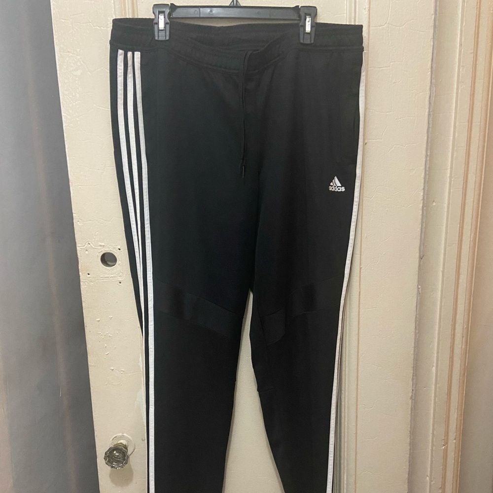 Athletic pants